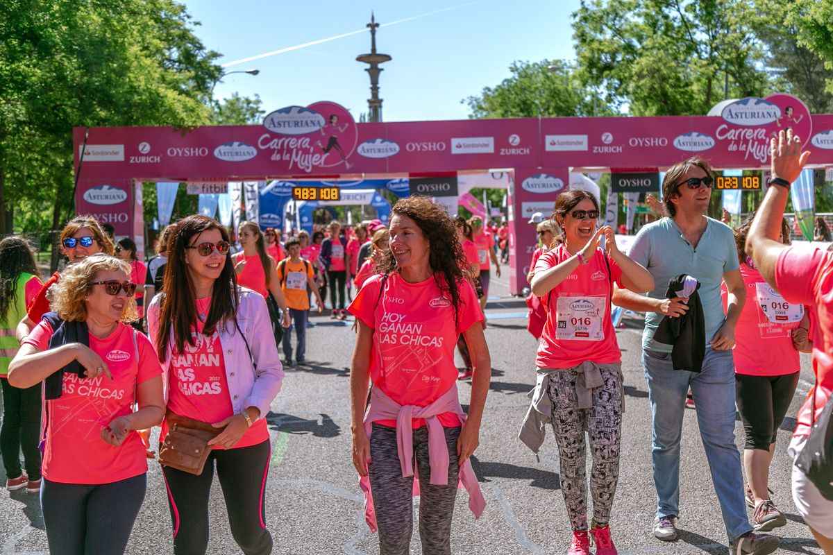 Carrera de la Mujer de Madrid - META, ARCO DERECHO (de 2:30:20 a 2:32:00)
