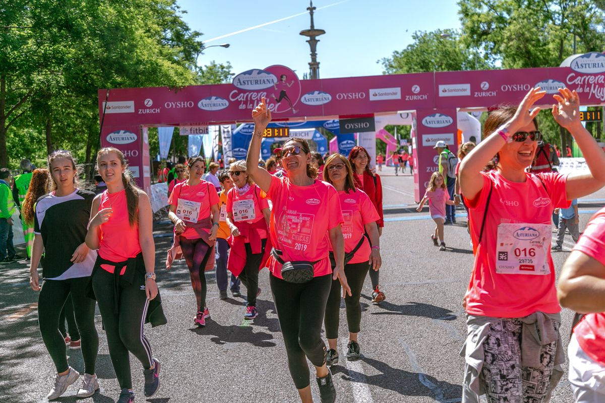 Carrera de la Mujer de Madrid - META, ARCO DERECHO (de 2:30:20 a 2:32:00)