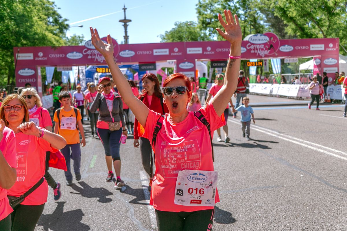 Carrera de la Mujer de Madrid - META, ARCO DERECHO (de 2:30:20 a 2:32:00)