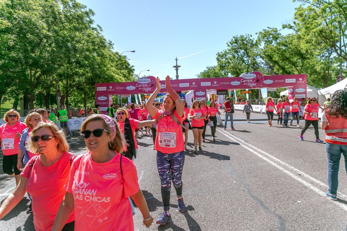 Carrera de la Mujer de Madrid - META, ARCO DERECHO (de 2:27:50 a 2:30:17)