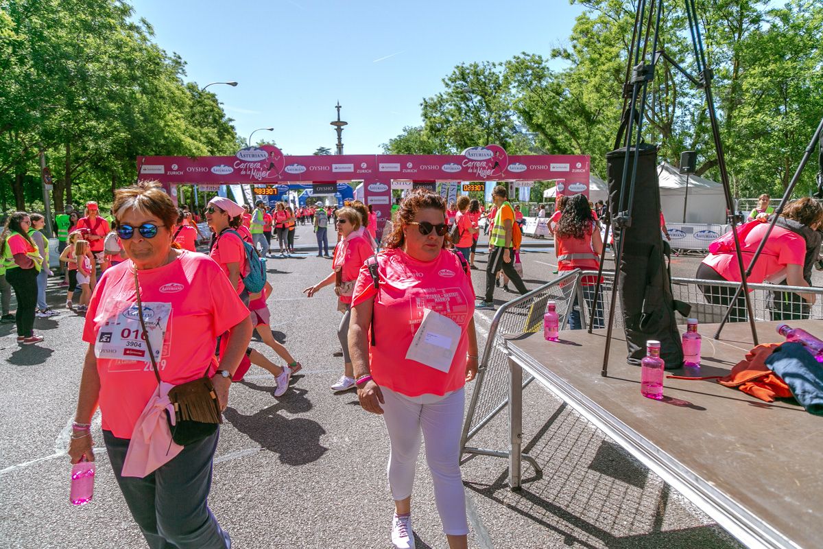 Carrera de la Mujer de Madrid - META, ARCO DERECHO (de 2:30:20 a 2:32:00)