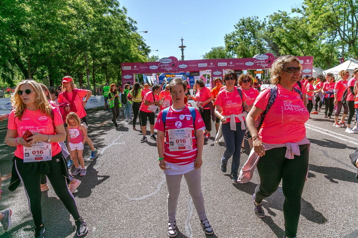 Carrera de la Mujer de Madrid - META, ARCO DERECHO (de 2:30:20 a 2:32:00)