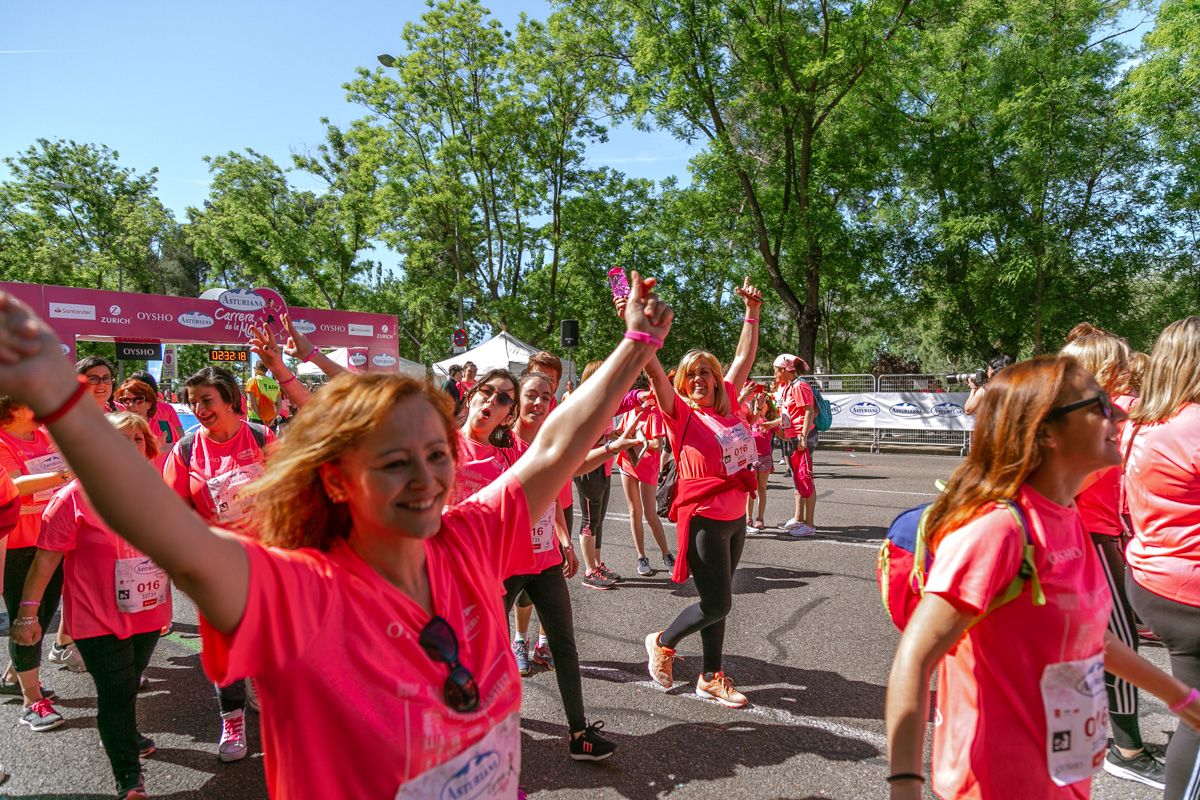 Carrera de la Mujer de Madrid - META, ARCO DERECHO (de 2:30:20 a 2:32:00)