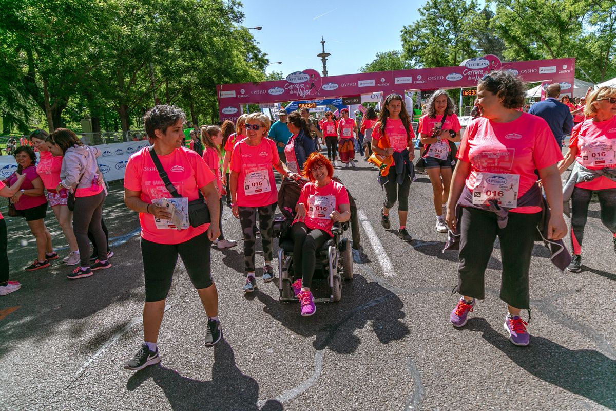 Carrera de la Mujer de Madrid - META, ARCO DERECHO (de 2:30:20 a 2:32:00)
