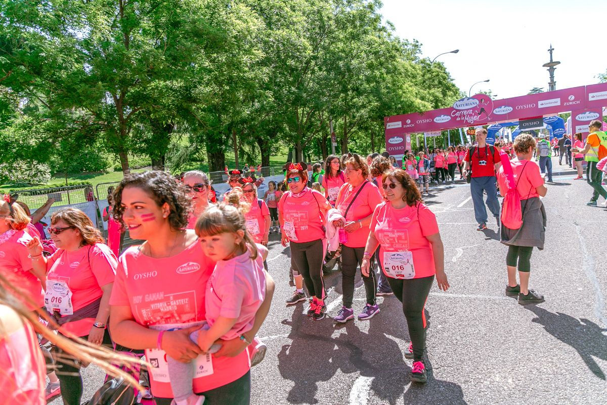 Carrera de la Mujer de Madrid - META, ARCO DERECHO (de 2:30:20 a 2:32:00)