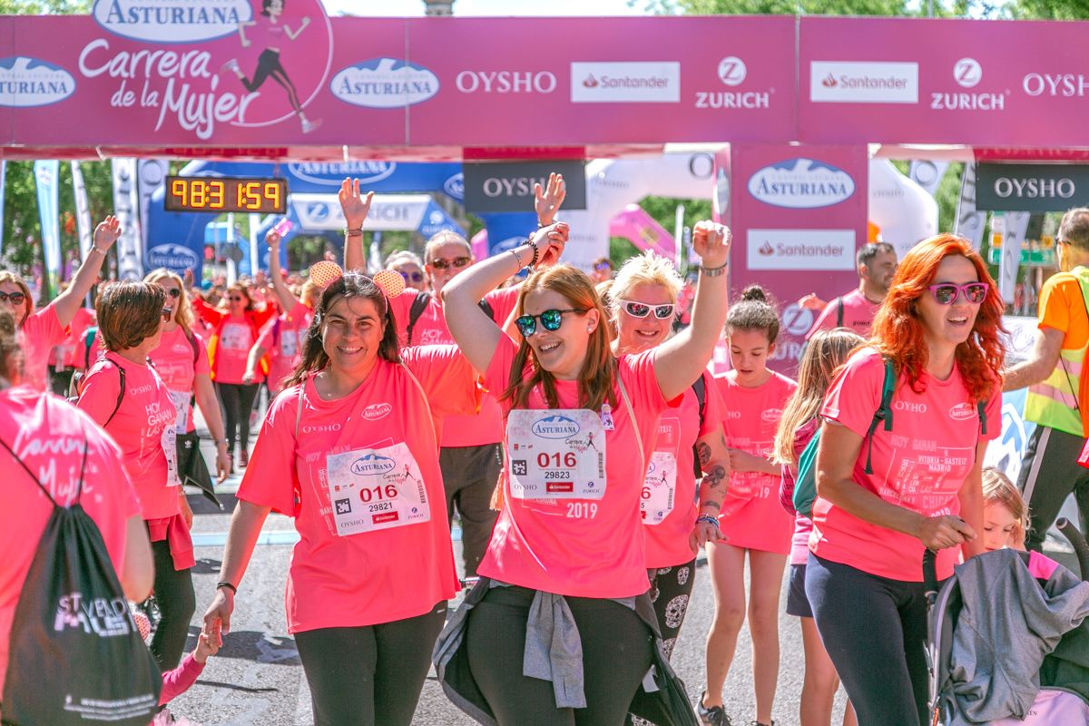 Carrera de la Mujer de Madrid - META, ARCO DERECHO (de 2:30:20 a 2:32:00)