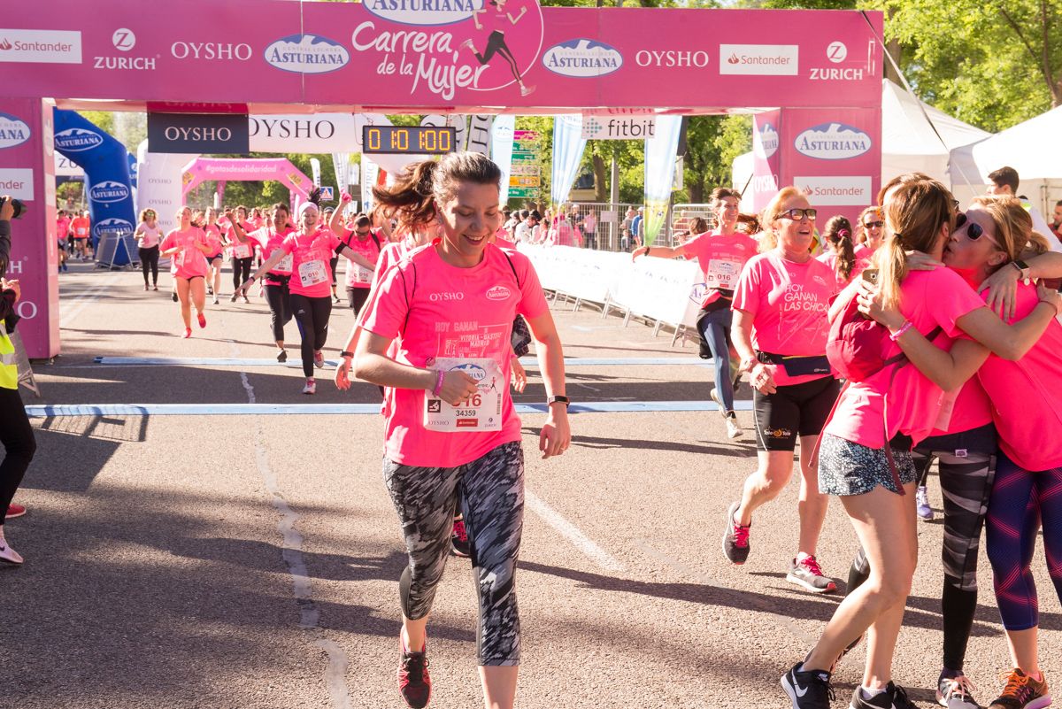 Carrera de la Mujer de Madrid - META, ARCO IZQUIERDO (de 1:00:40 a 1:02:29)	