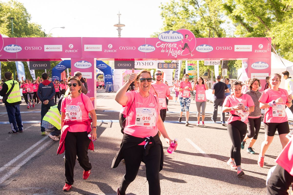 Carrera de la Mujer de Madrid - META, ARCO IZQUIERDO (de 1:00:40 a 1:02:29)	