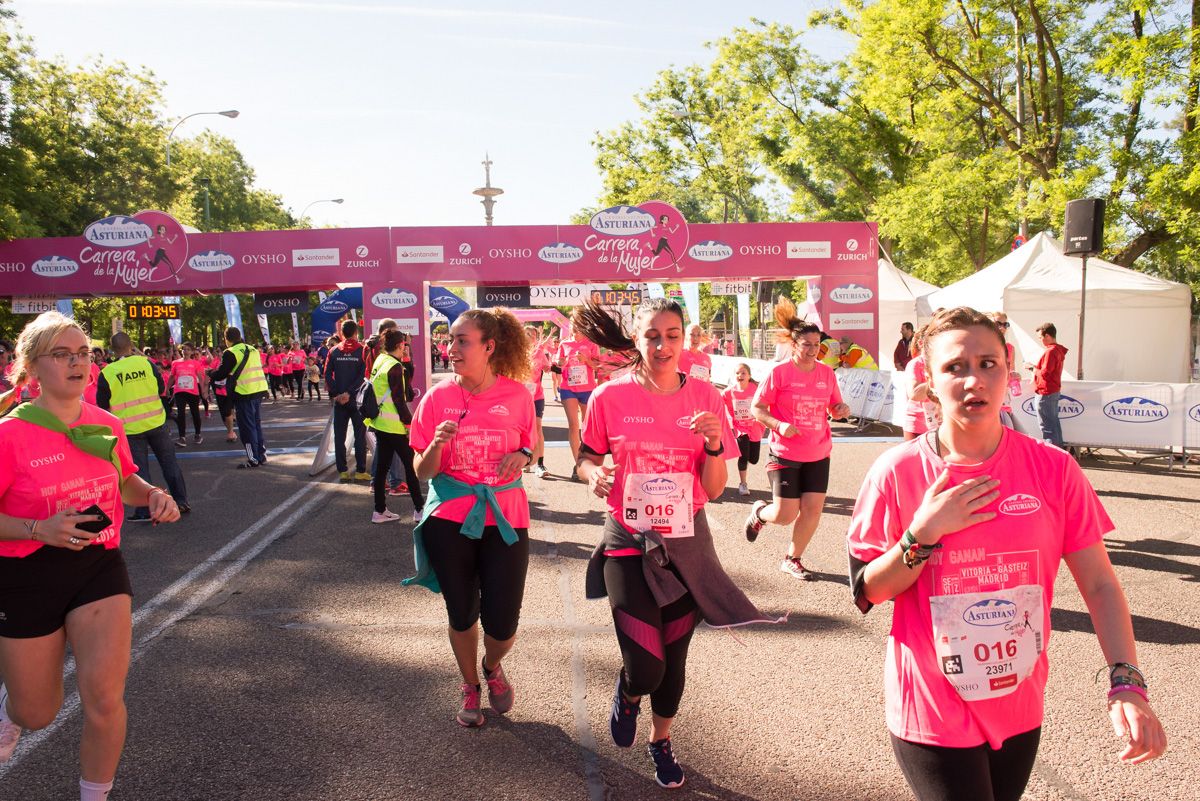 Carrera de la Mujer de Madrid - META, ARCO IZQUIERDO (de 1:02:30 a 1:04:05)