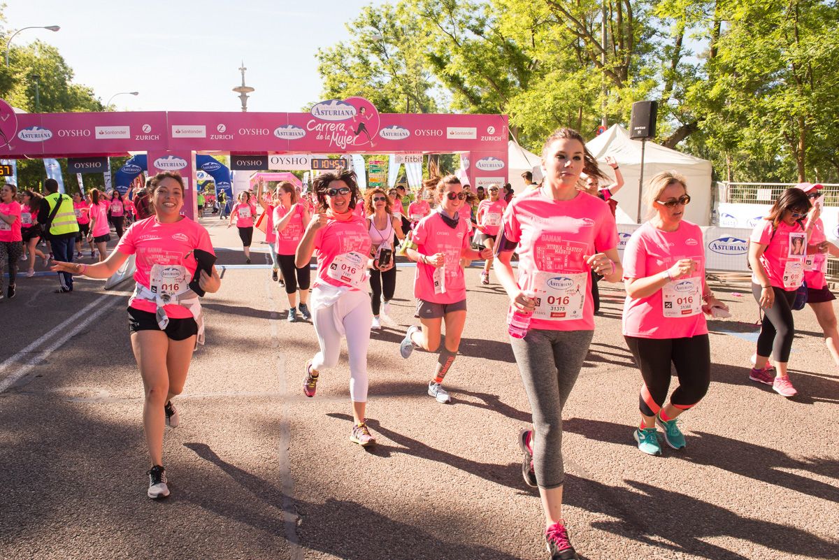Carrera de la Mujer de Madrid - META, ARCO IZQUIERDO (de 1:04:06 a 1:05:40)