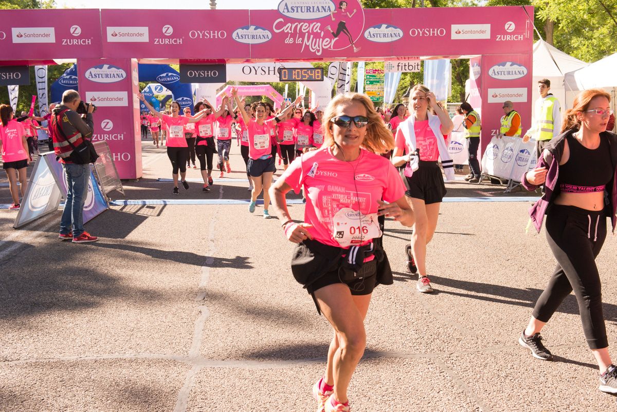 Carrera de la Mujer de Madrid - META, ARCO IZQUIERDO (de 1:05:46 a 1:07:25)