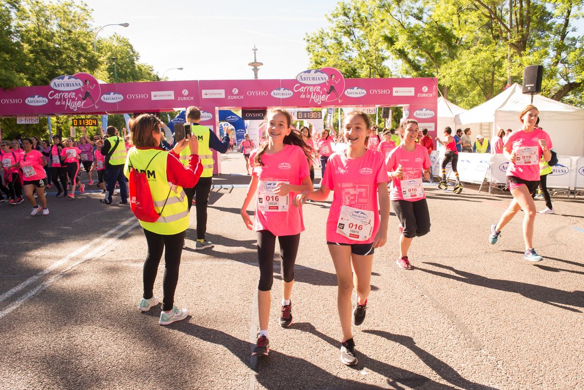 Carrera de la Mujer de Madrid - META, ARCO IZQUIERDO (de 1:12:58 a 1:15:30)