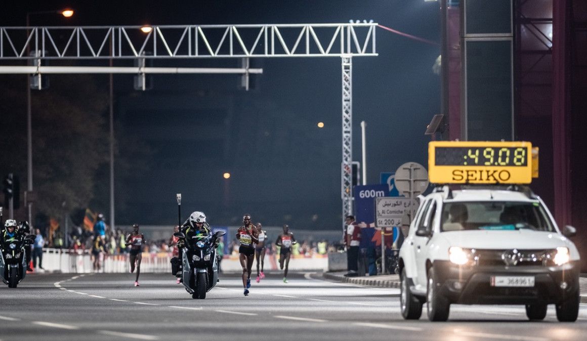 El maratón del Campeonato del Mundo de Doha se disputó de noche en el Corniche de la ciudad | Sportmedia