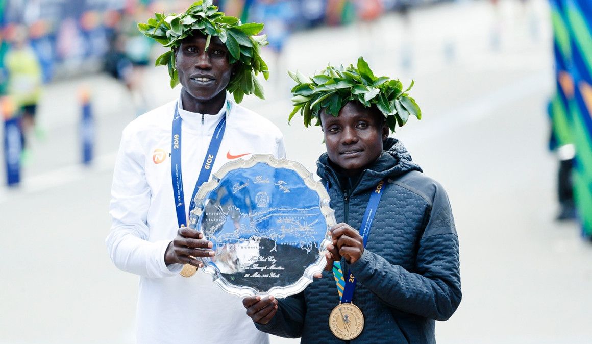 Los atletas kenianos Kamworor y Jepkosgei, ganadores del maratón de Nueva York 2019 | EFE
