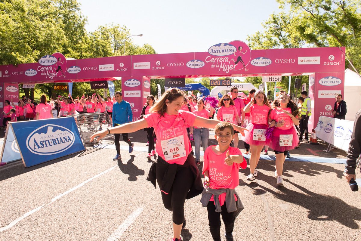 Carrera de la Mujer de Madrid - META, ARCO IZQUIERDO (de 2:00:45 a 2:03:39)