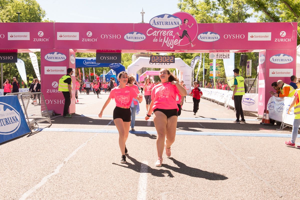 Carrera de la Mujer de Madrid - META, ARCO IZQUIERDO (de 2:30:21 a 2:33:07)