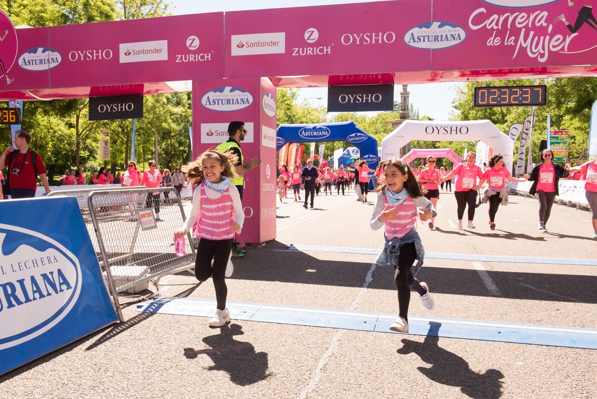 Carrera de la Mujer de Madrid - META, ARCO IZQUIERDO (de 2:30:21 a 2:33:07)