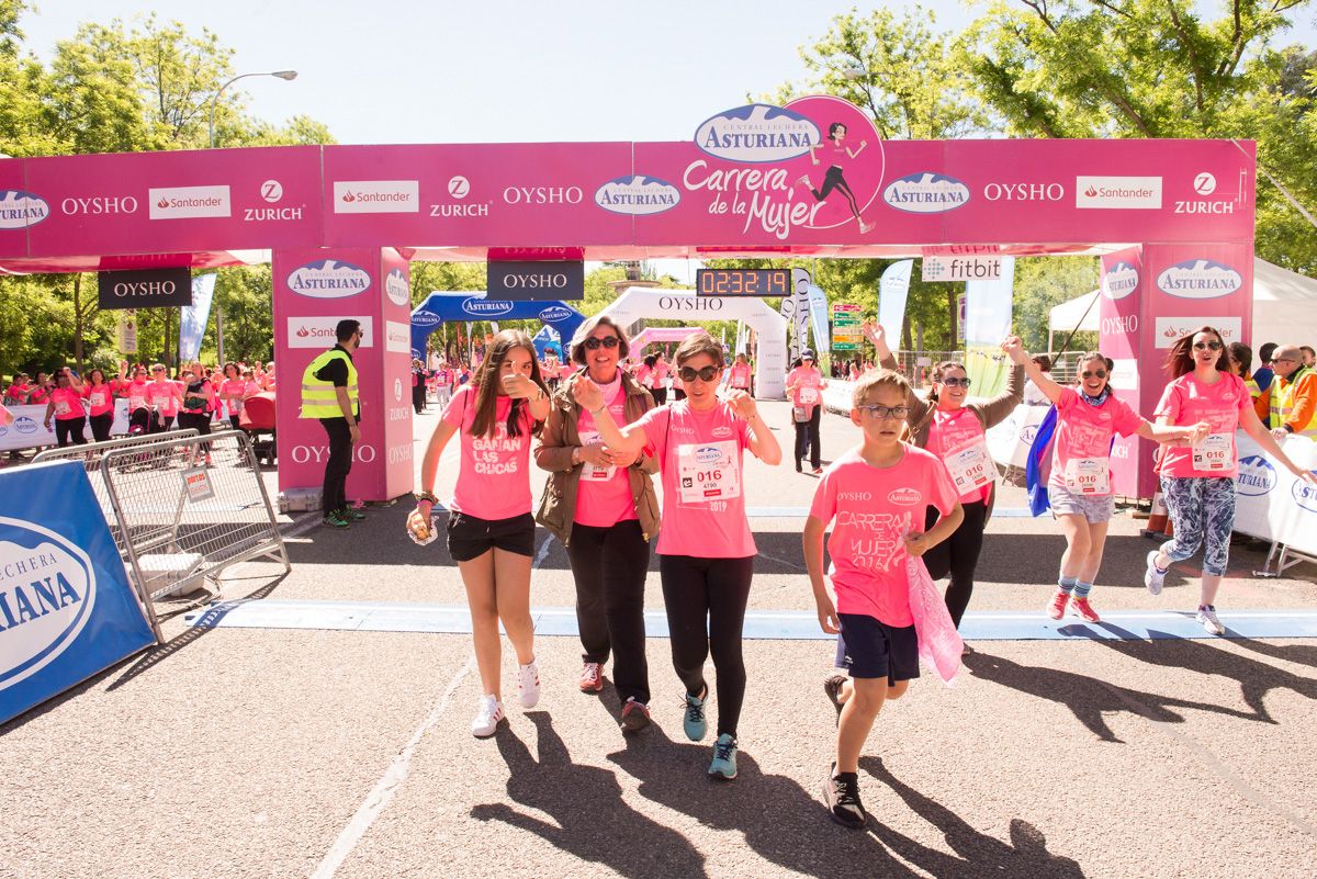 Carrera de la Mujer de Madrid - META, ARCO IZQUIERDO (de 2:30:21 a 2:33:07)
