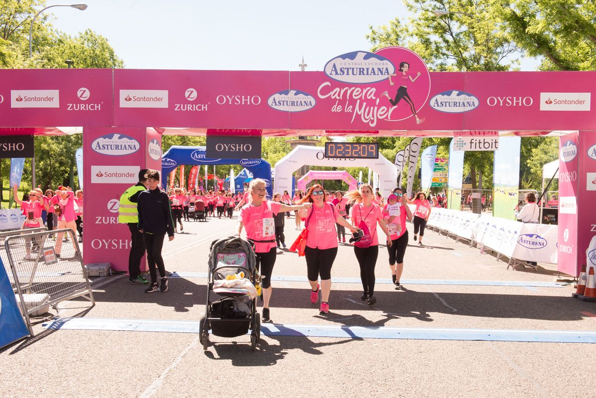 Carrera de la Mujer de Madrid - META, ARCO IZQUIERDO (de 2:30:21 a 2:33:07)