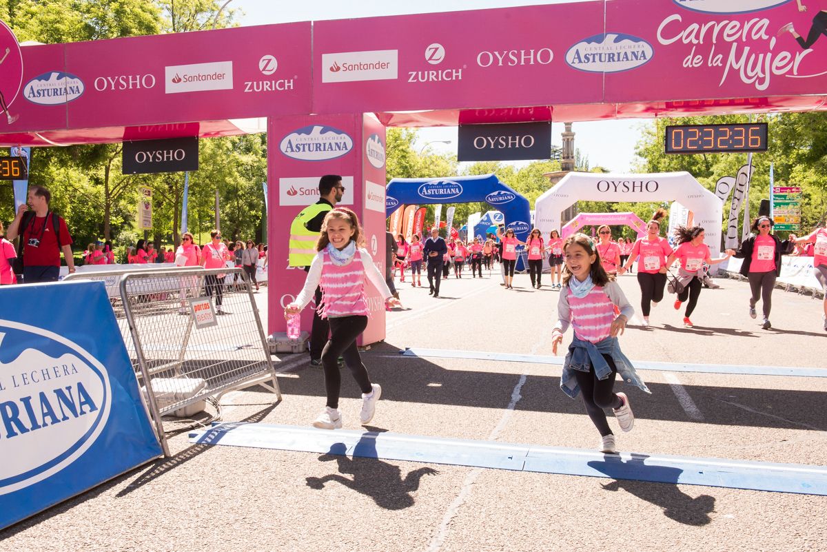 Carrera de la Mujer de Madrid - META, ARCO IZQUIERDO (de 2:30:21 a 2:33:07)