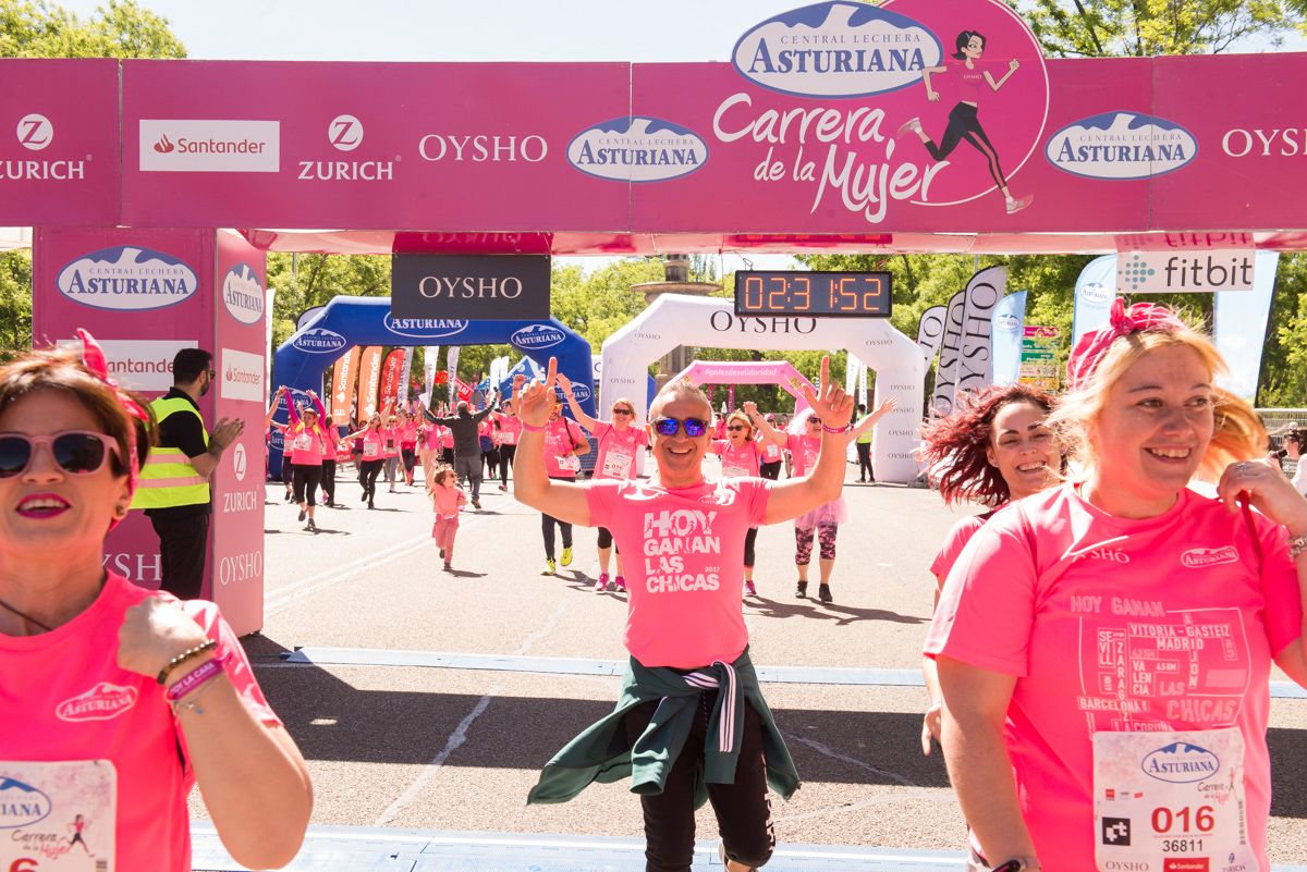 Carrera de la Mujer de Madrid - META, ARCO IZQUIERDO (de 2:30:21 a 2:33:07)