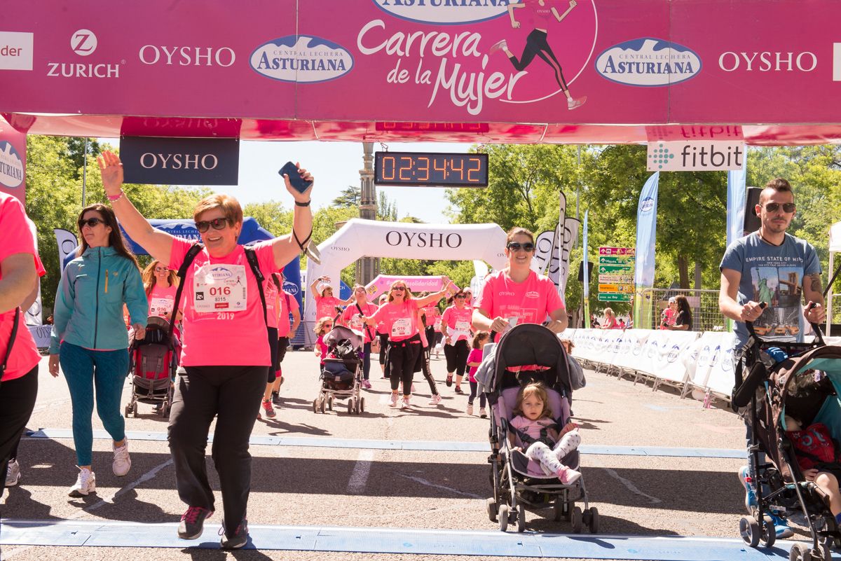 Carrera de la Mujer de Madrid - META, ARCO IZQUIERDO (de 2:33:07 a FINAL)