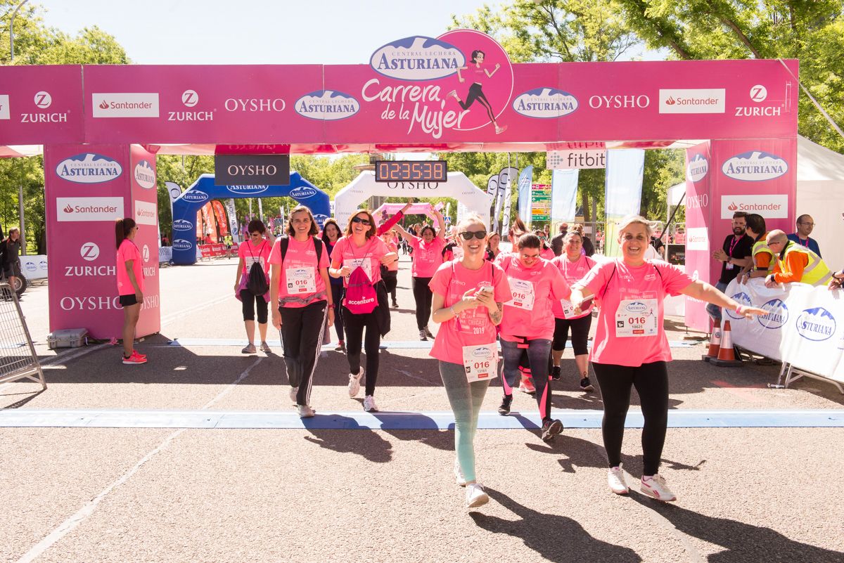 Carrera de la Mujer de Madrid - META, ARCO IZQUIERDO (de 2:33:07 a FINAL)