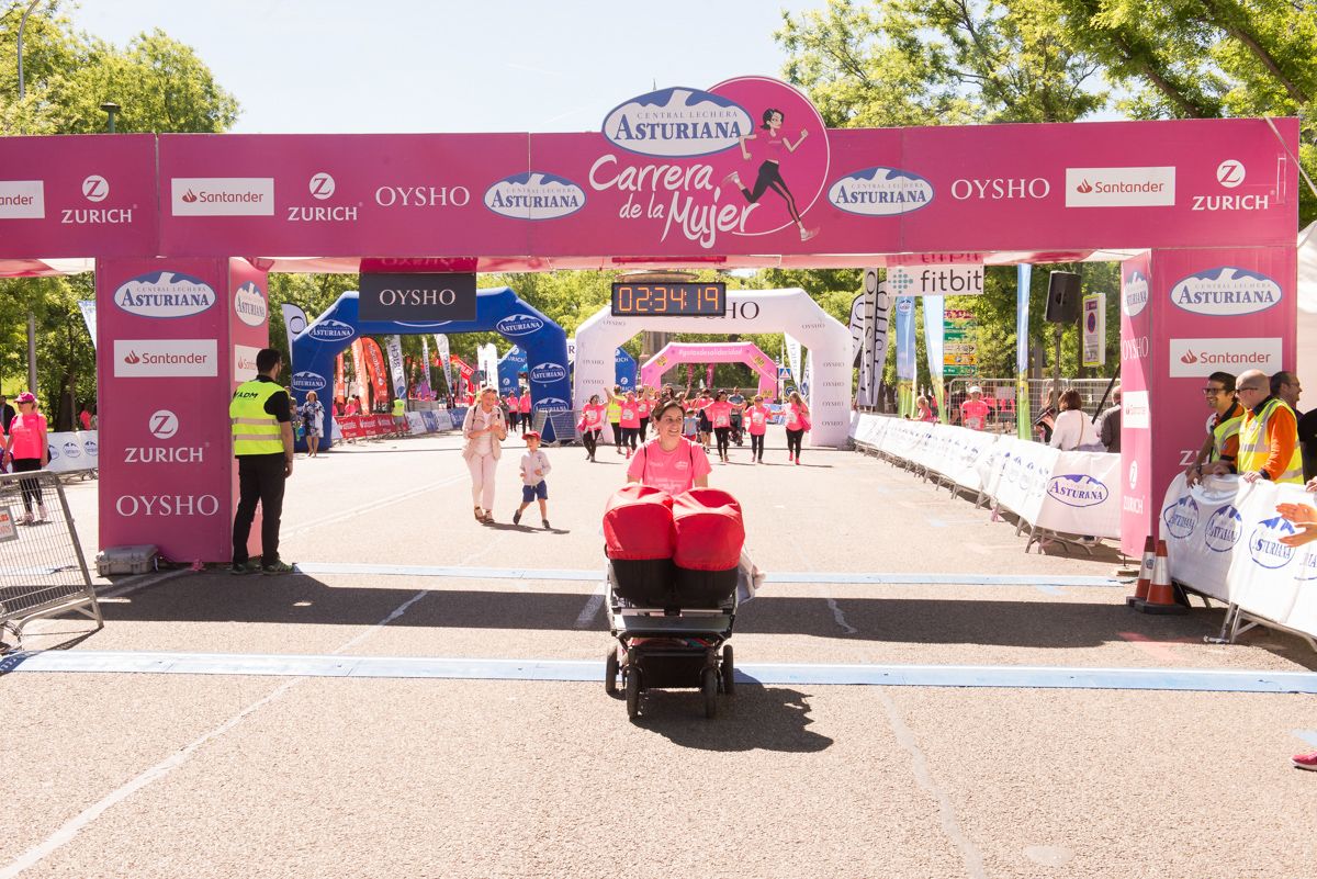Carrera de la Mujer de Madrid - META, ARCO IZQUIERDO (de 2:33:07 a FINAL)