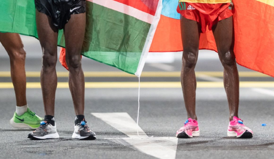Detalle del calzado de los hombres que ocuparon el pódium en el Mundial de Doha | Sportmedia