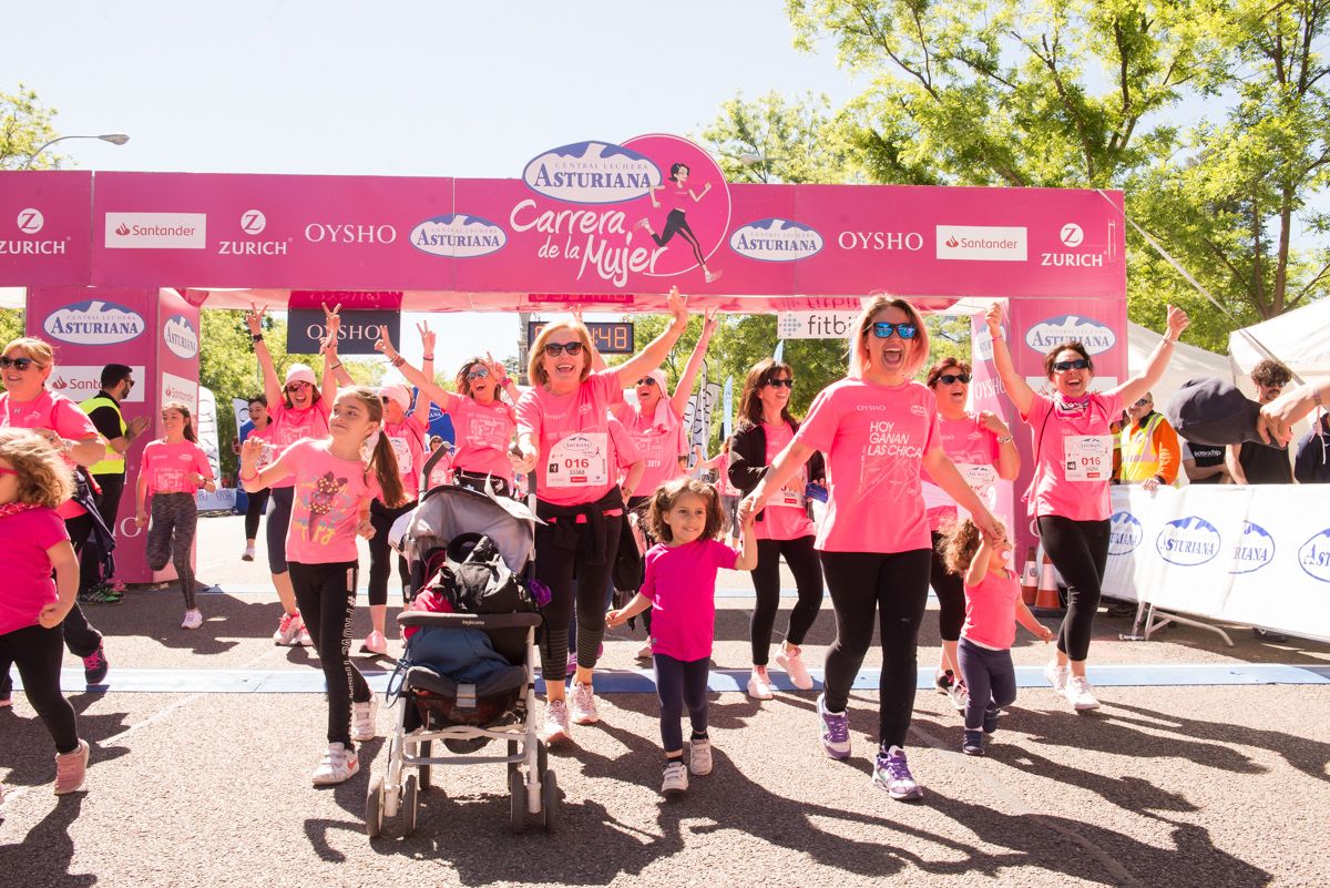 Carrera de la Mujer de Madrid - META, ARCO IZQUIERDO (de 2:33:07 a FINAL)
