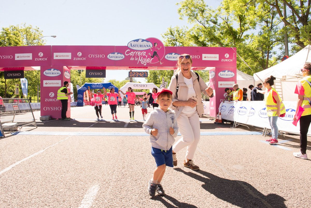 Carrera de la Mujer de Madrid - META, ARCO IZQUIERDO (de 2:33:07 a FINAL)