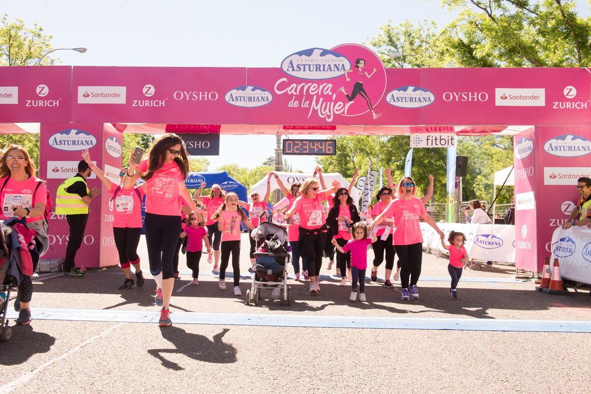 Carrera de la Mujer de Madrid - META, ARCO IZQUIERDO (de 2:33:07 a FINAL)