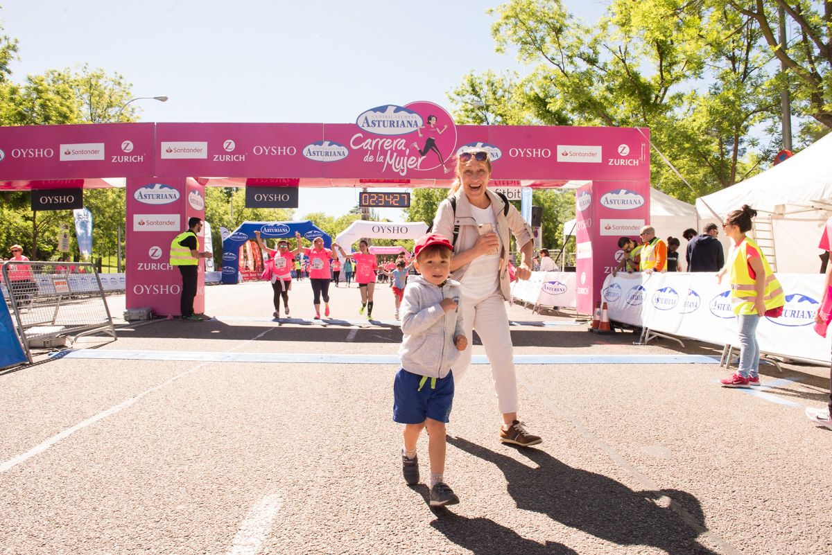 Carrera de la Mujer de Madrid - META, ARCO IZQUIERDO (de 2:33:07 a FINAL)