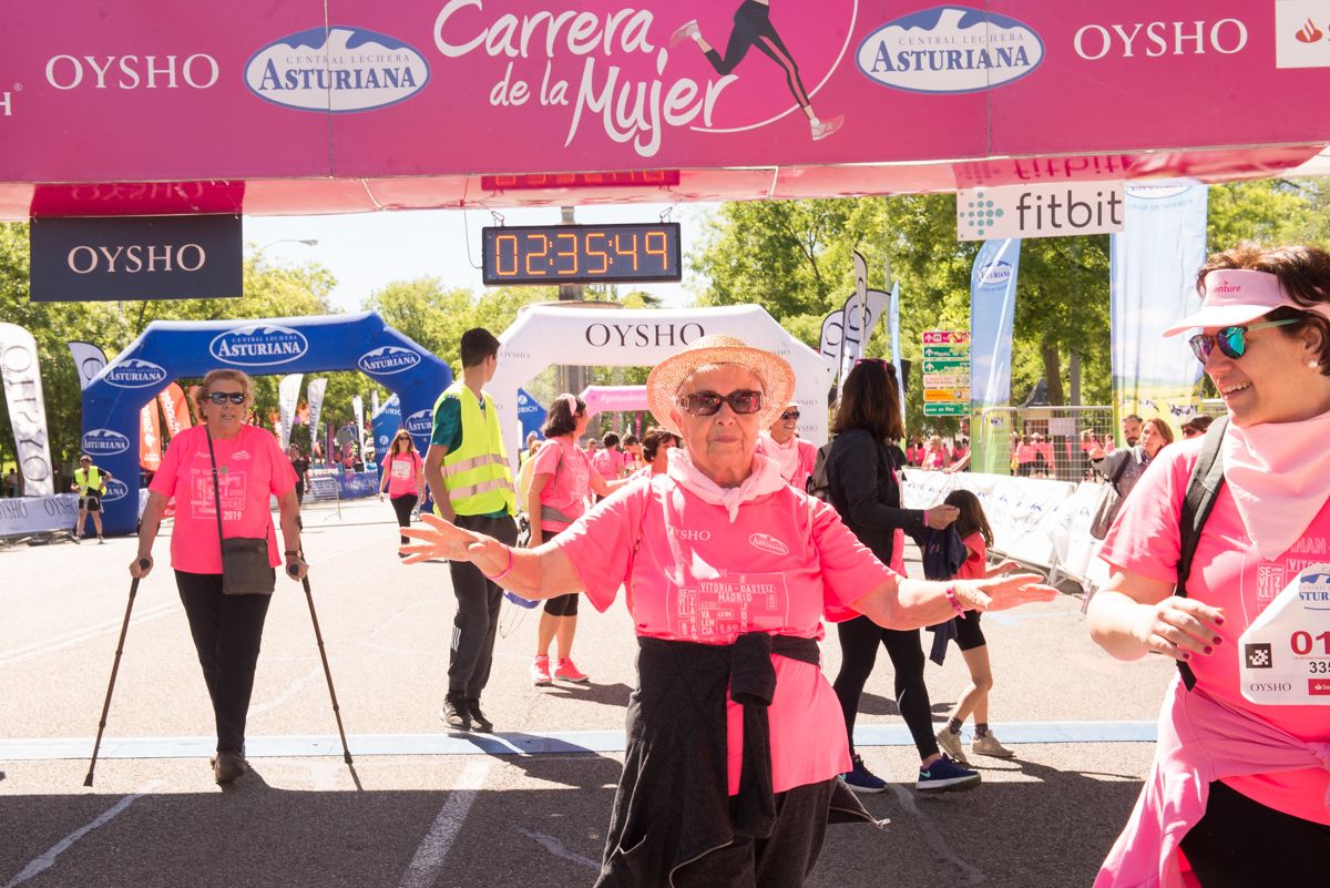 Carrera de la Mujer de Madrid - META, ARCO IZQUIERDO (de 2:33:07 a FINAL)
