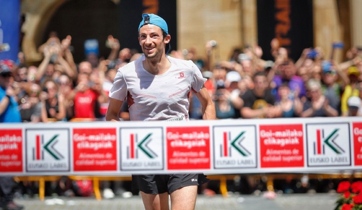 Kilian Jornet triunfando en la Zegama-Aizkorri de 2019 | Félix Sánchez