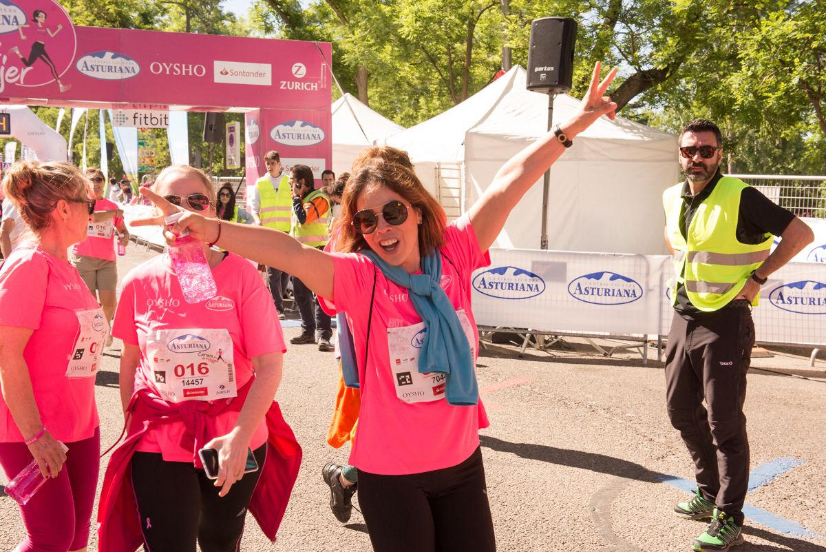 Carrera de la Mujer de Madrid - META, ARCO IZQUIERDO (de 1:54:59 a 1:57:21)