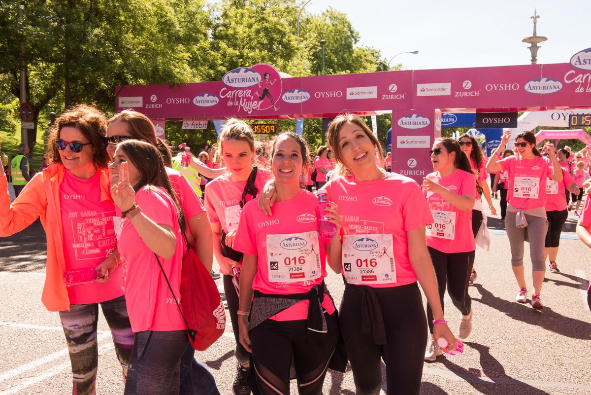 Carrera de la Mujer de Madrid - META, ARCO IZQUIERDO (de 1:54:59 a 1:57:21)
