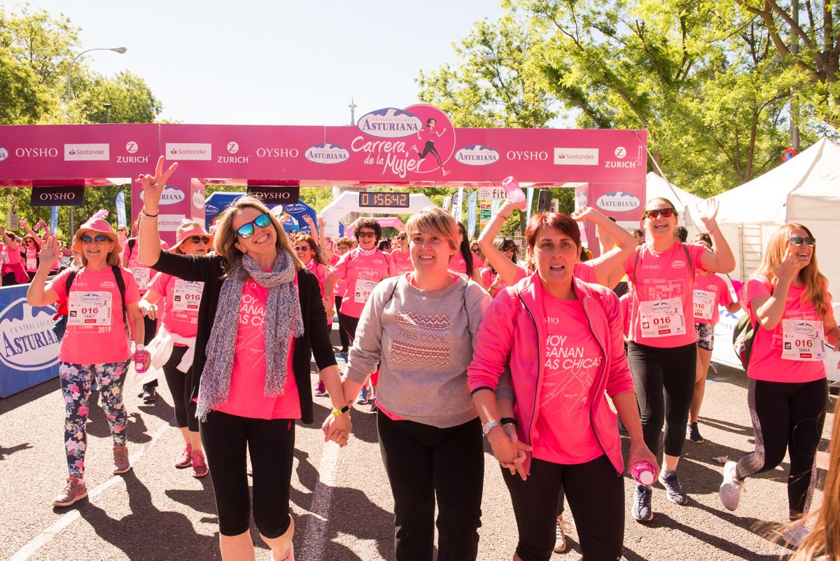 Carrera de la Mujer de Madrid - META, ARCO IZQUIERDO (de 1:54:59 a 1:57:21)