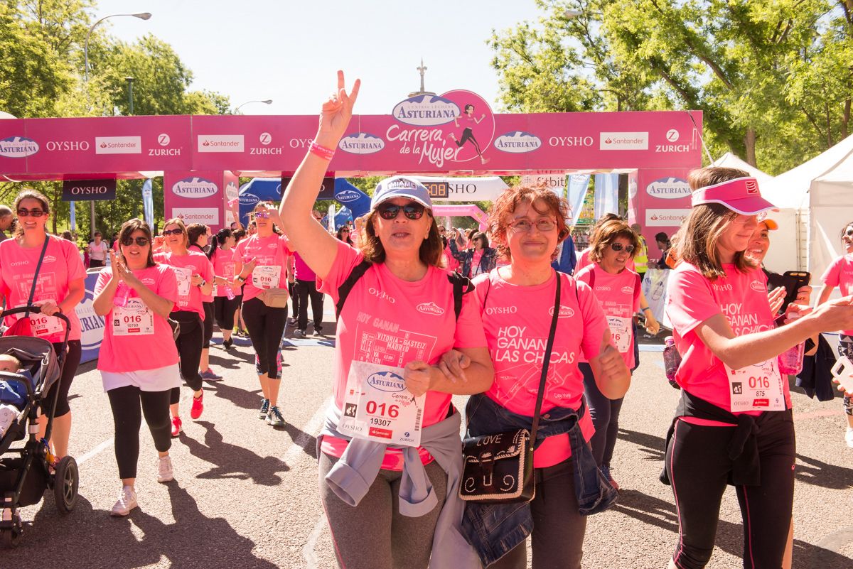 Carrera de la Mujer de Madrid - META, ARCO IZQUIERDO (de 1:54:59 a 1:57:21)