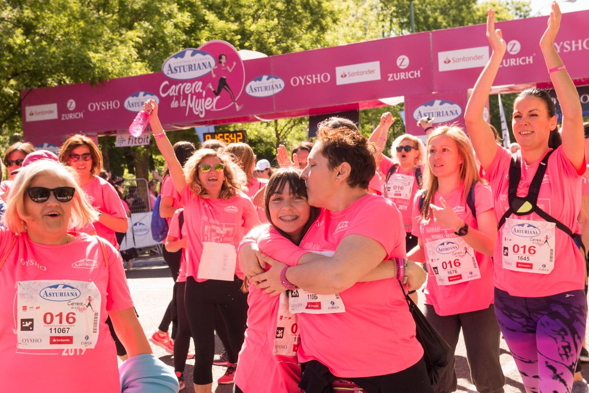 Carrera de la Mujer de Madrid - META, ARCO IZQUIERDO (de 1:54:59 a 1:57:21)