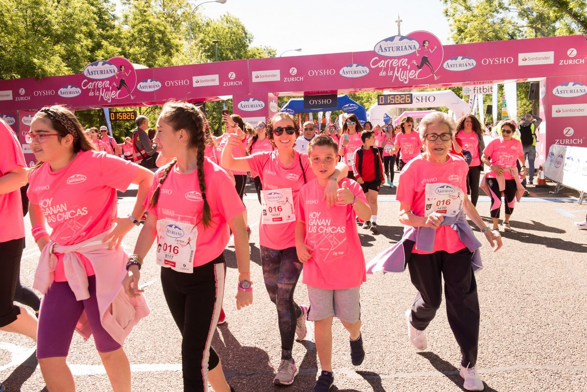 Carrera de la Mujer de Madrid - META, ARCO IZQUIERDO (de 1:58:26 a 2:00:50)