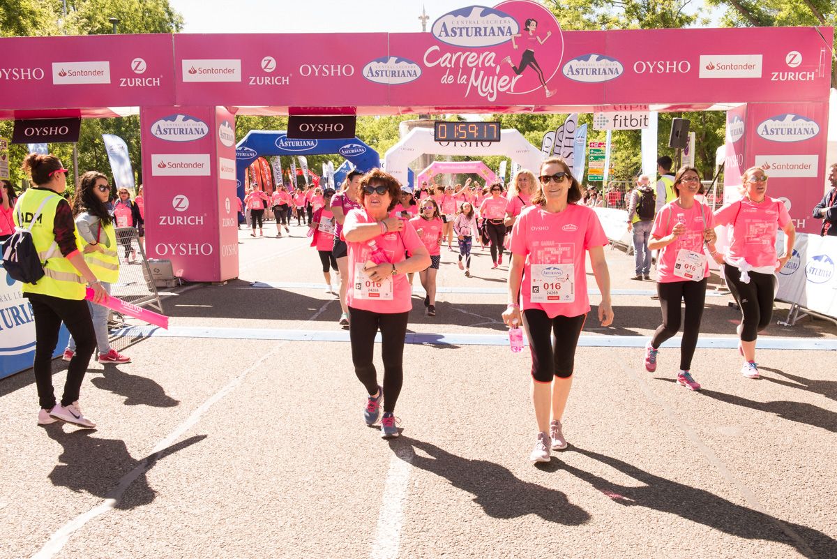 Carrera de la Mujer de Madrid - META, ARCO IZQUIERDO (de 1:58:26 a 2:00:50)