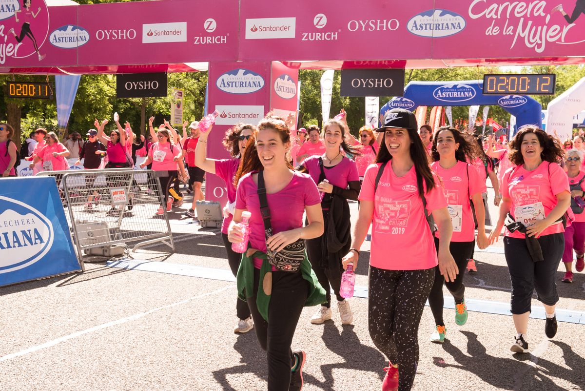 Carrera de la Mujer de Madrid - META, ARCO IZQUIERDO (de 1:58:26 a 2:00:50)