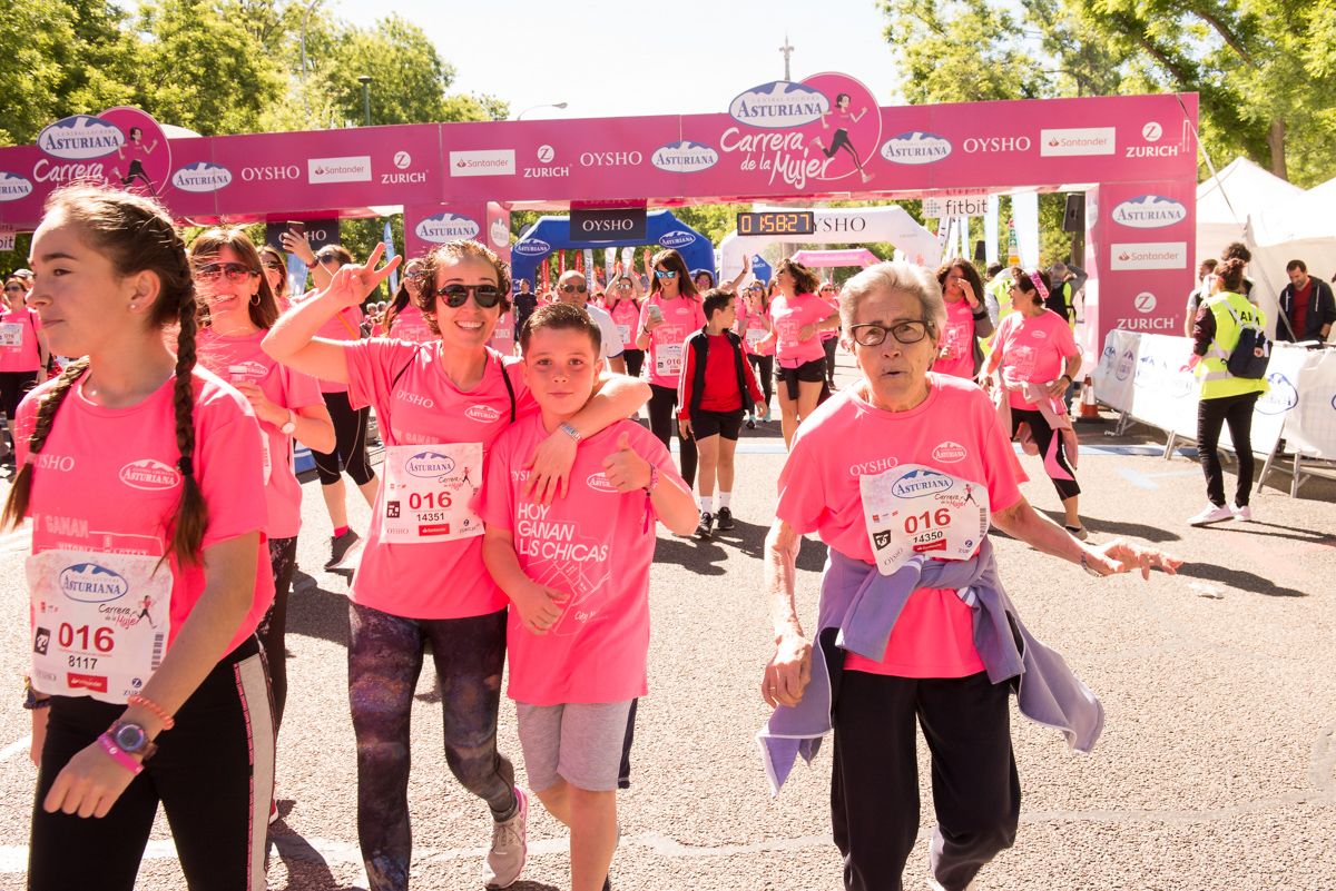 Carrera de la Mujer de Madrid - META, ARCO IZQUIERDO (de 1:58:26 a 2:00:50)
