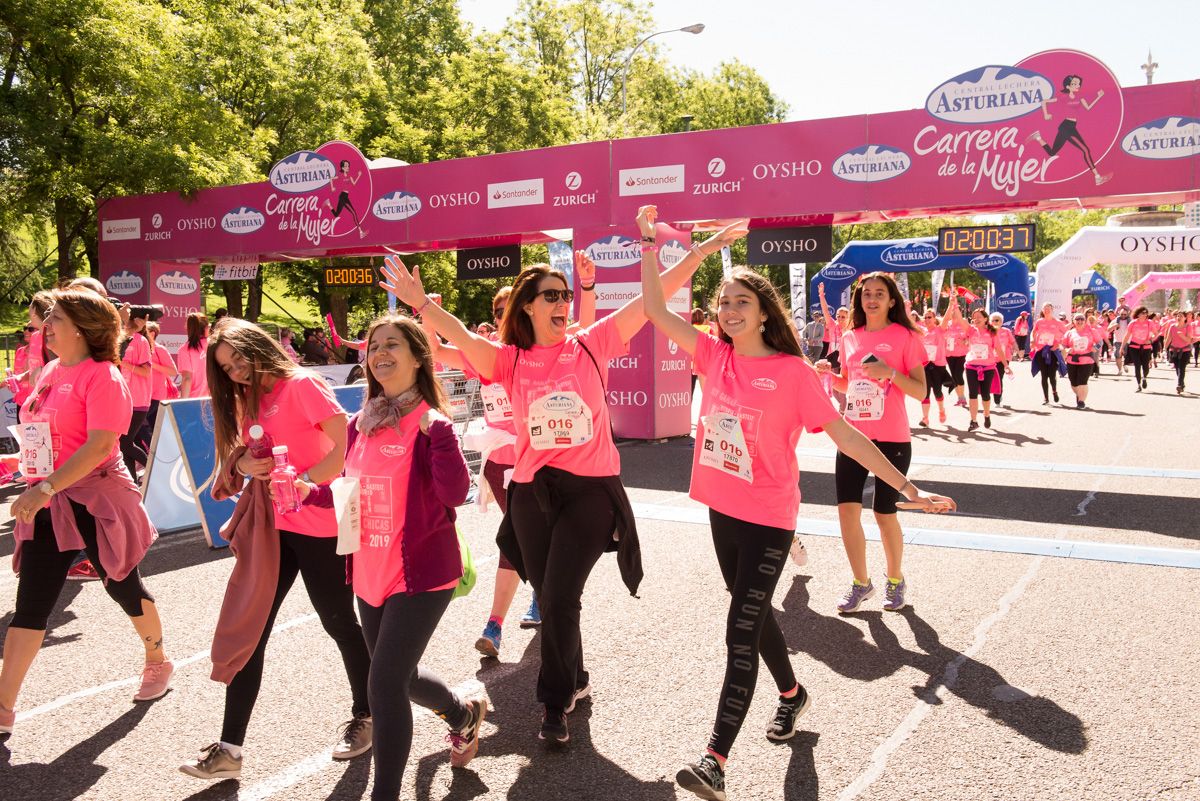 Carrera de la Mujer de Madrid - META, ARCO IZQUIERDO (de 1:58:26 a 2:00:50)