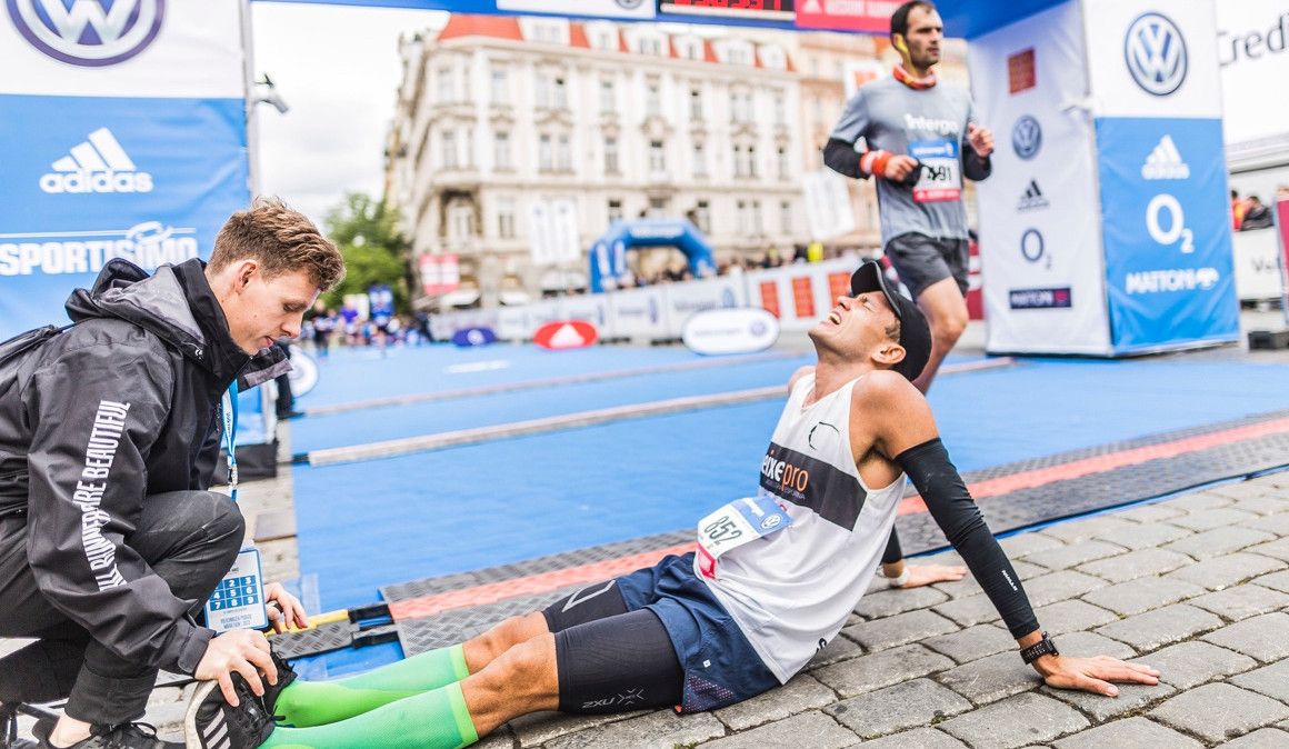 Un corredor en el Maratón de Praga 2019 | RunCzech