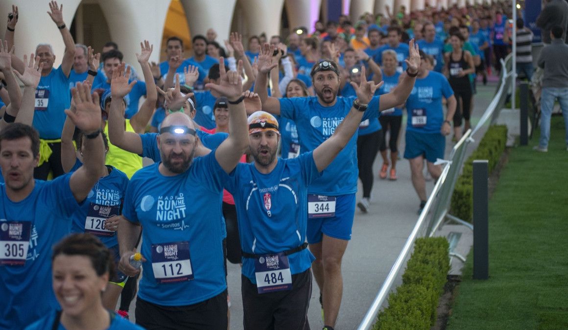 Cerca de 2.000 corredores disfrutan del ambiente más festivo en la RUN THE NIGHT by Sanitas | soycorredor.es