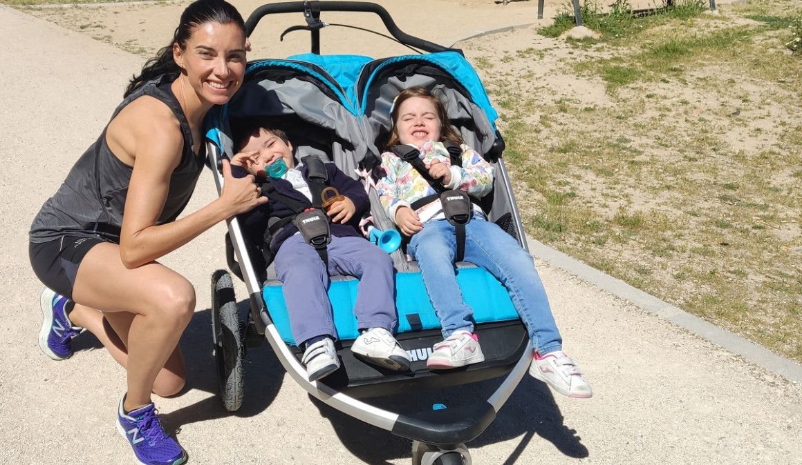 Beatriz Morillo bate el récord Guinness de medio maratón con un carrito con sus dos hijos