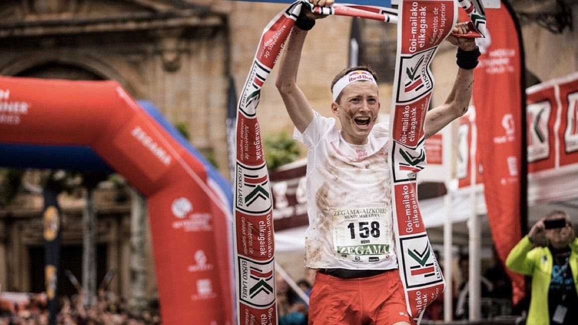 Remi Bonet en la meta de Zegama-Aizkorri | Golden Trail Series