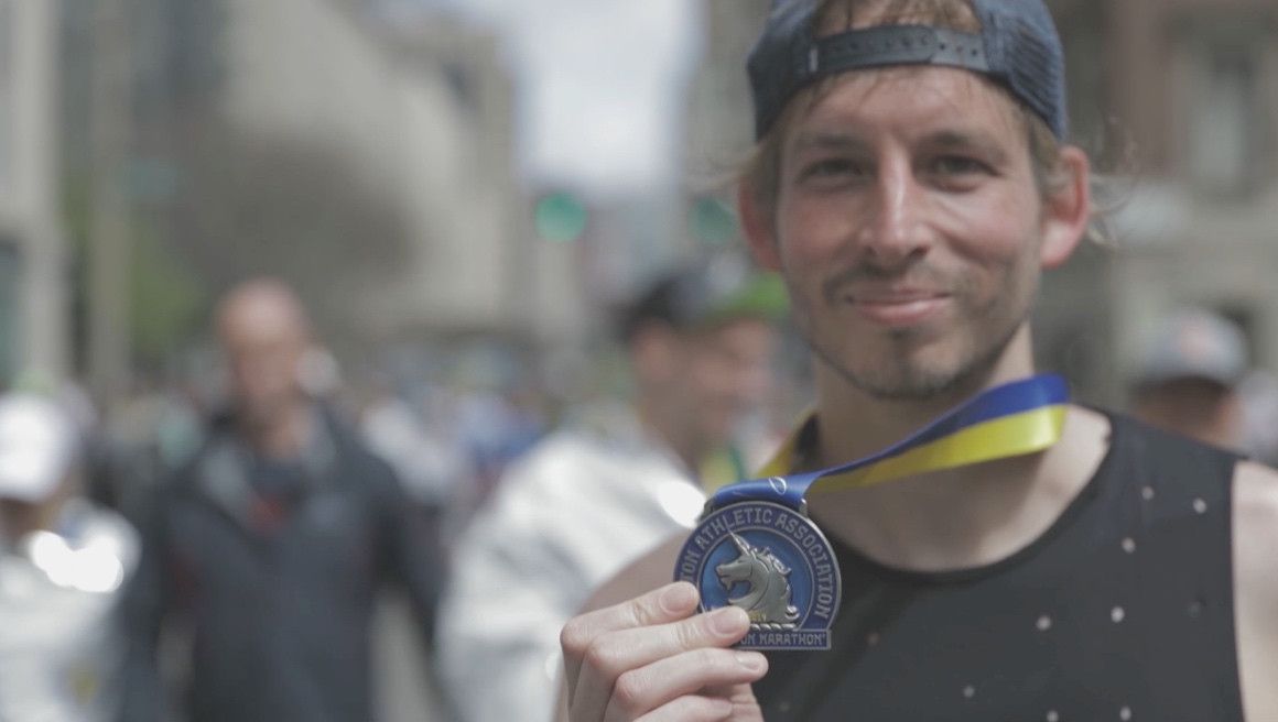 Un corredor tras finalizar el Maratón de Boston 2019 | soycorredor.es
